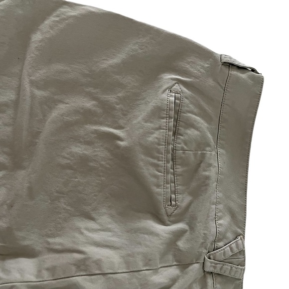 Dockers Mid Rise Curvy Shorts Beige Size 14 - Picture 8 of 8